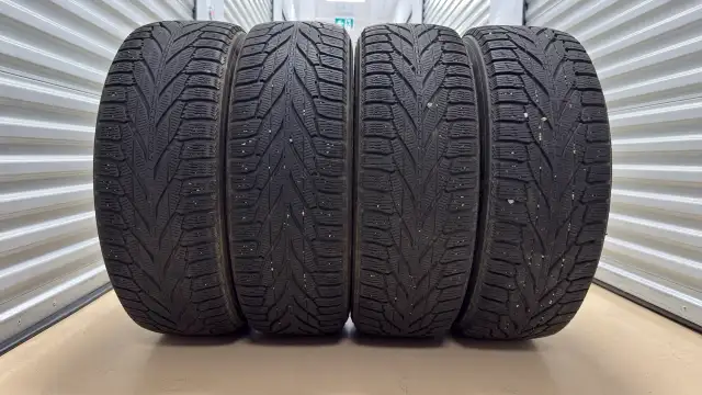 80% tread. 235/65 R18 Winter tires Nokian Hakkapeliitta in Tires & Rims in Mississauga / Peel Region - Image 2