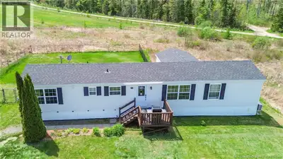 First-time home buyers. This is the one youve been waiting for! Bigger than it looks and a rare find...