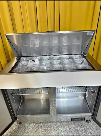 TABLE DE PRÉPARATION 61" MEGATOP *NEUVE / NEW* PREP TABLE, View more