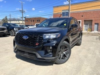 3.0L V-6 EcoBoost engine for powerful performance - 4x4 drive ensures all-weather capability - Panor... (image 1)