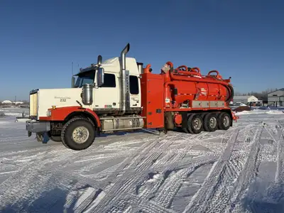 2012 Western Star 4900 Tridem w/ Westech Combo Vac Truck Comes with a Detroit DD15 diesel engine 153...