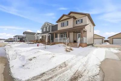 R08//La Salle/Welcome to 16 Candlelight Dr. in the growing Prairie Place development of La Salle! Th...