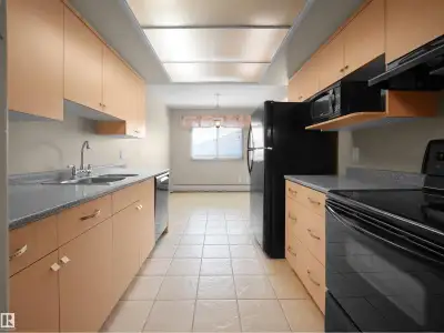Top-Floor Ravine-Adjacent 1-Bedroom Condo in Aspen Gardens with covered parking. Bright and spacious...