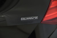 Traction intégrale Audi quattro / Ensemble S-line / Sièges chauffants avec support lombaire / Survei... (image 8)