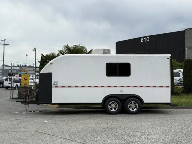 2025 shuttle Office 20-Foot Mobile Office Trailer in Cargo & Utility Trailers in Richmond - Image 7