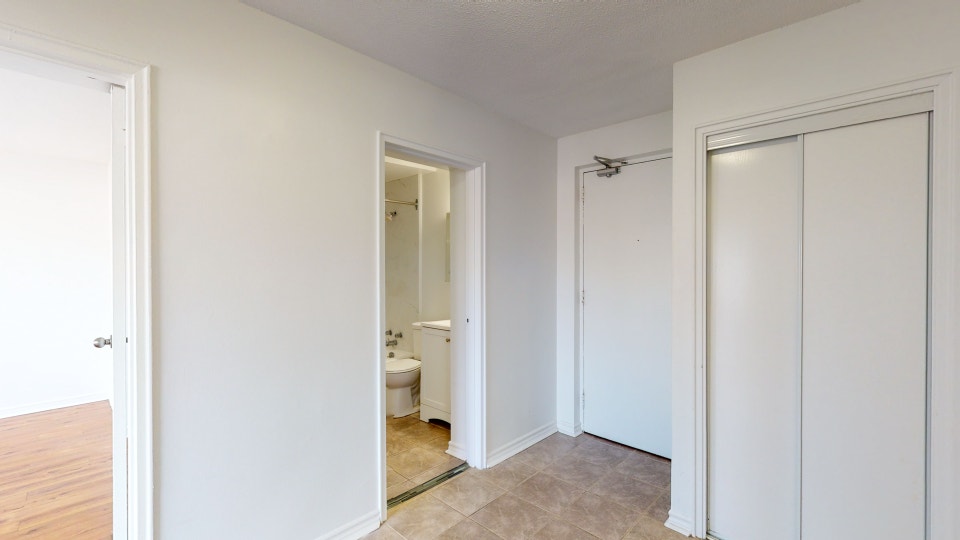 October, 2 Bedroom w/Large Balcony in Centretown 2
