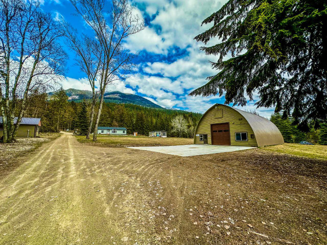 6142 HIGHWAY 3A Nelson, British Columbia in Houses for Sale in Nelson - Image 2