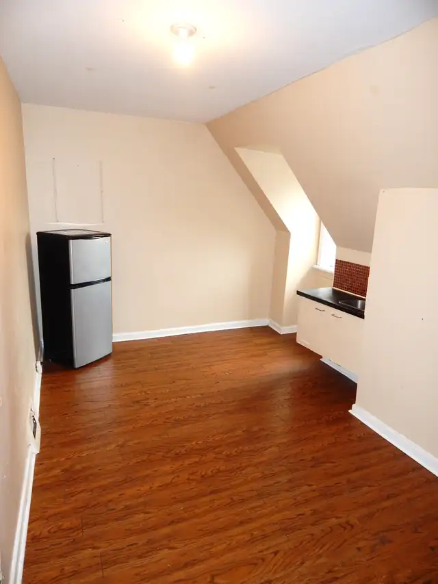 SPACIOUS PRIVATE ROOMS FOR RENT - SANDY HILL in Room Rentals & Roommates in Ottawa - Image 2