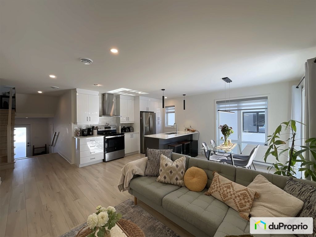 $569,000 - Townhouse for sale in Coteau-Du-Lac — photo 1
