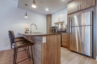 100% MEUBLÉ, TOUT INCLUS. Appartement 3-1/2 de 725 pied carrés - (F-502) ***Si vous êtes intéressé p... (image 2)