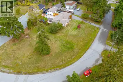 Close to all levels of shopping and schools in the cherished North Nanaimo area. There are 2 great b...