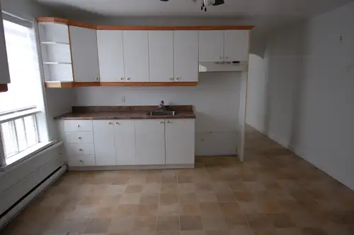 Petit 4 1/2 à louer ,2e etage,idéal pour une personne seule ou un couple ,près de tous les services...