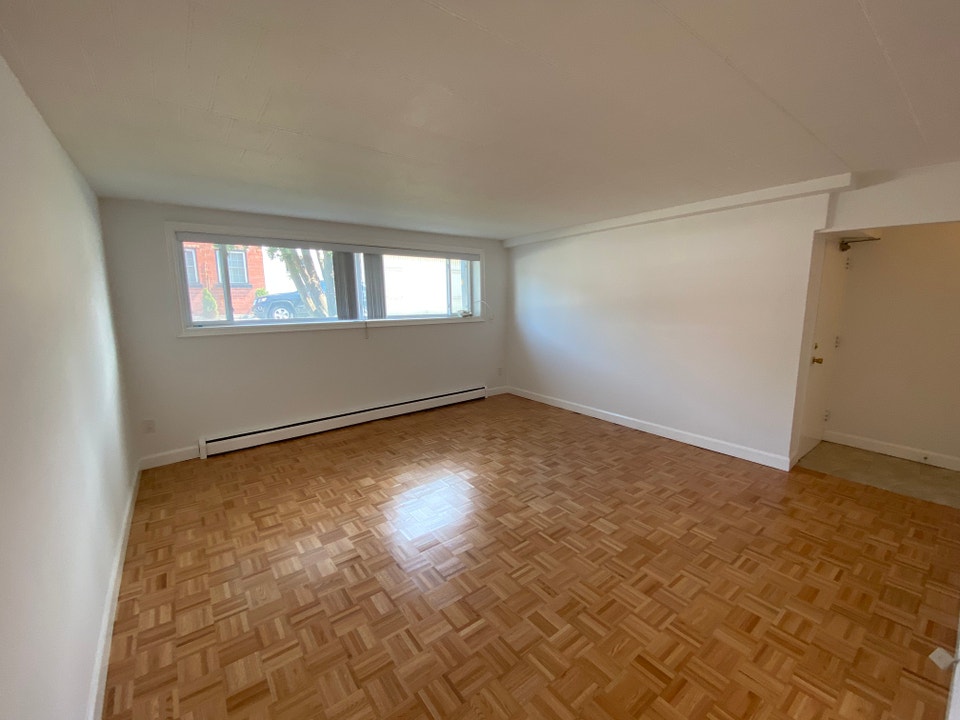 Bright 2 Bedroom Apartment in St. Catharines 3