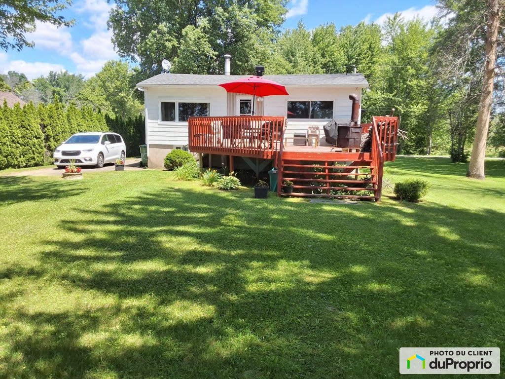 $449,000 - Bungalow for sale in St-Andre-D'Argenteuil — photo 1