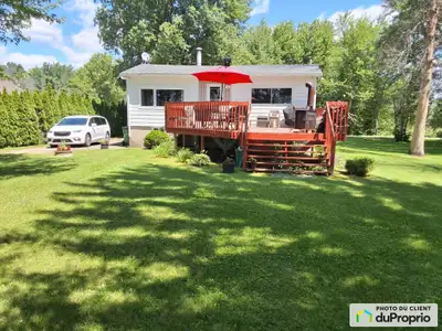 Maison bord de l'eau, superbe belle vue sur la rivière des Outaouais, grand terrain plat en gazon, à...