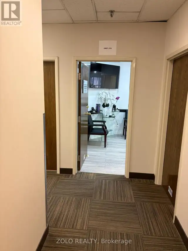 210 - 4600 HIGHWAY 7 W Vaughan (East Woodbridge), Ontario in Commercial & Office Space for Rent in Markham / York Region - Image 4