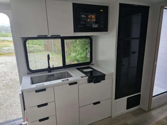 2026 Winnebago Micro Minnie 2108TB in Travel Trailers & Campers in Penticton - Image 10