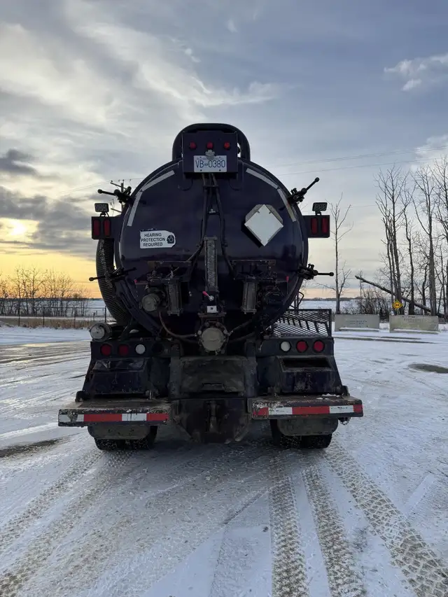 2005 PETERBILT 378 in Heavy Trucks in Saskatoon - Image 7