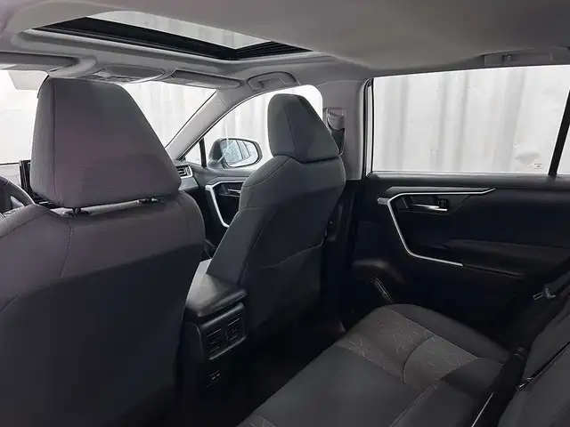 2022 Toyota RAV4 XLE AWD - TOIT OUVRANT - VOLANT CHAUFFANT - MAG in Cars & Trucks in Québec City - Image 26