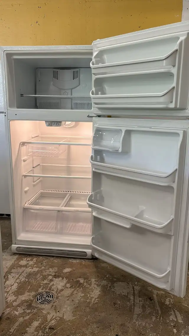 Frigidaire Refrigerator- 30” Wide 30 Days Warranty-Tested in Refrigerators in Kitchener / Waterloo - Image 4