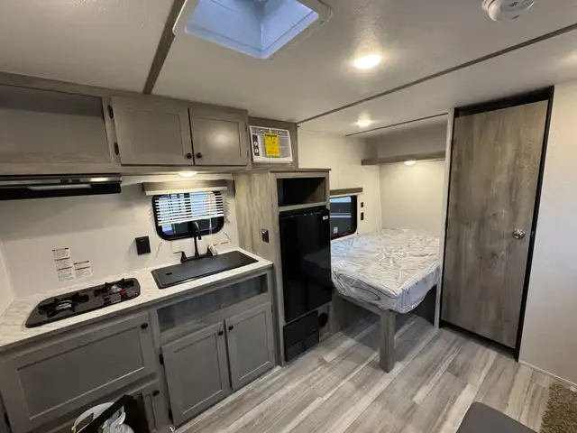 2027 ,Sun Lite,Sunset Park RV 15MB in Travel Trailers & Campers in Kamloops - Image 7