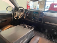 0 Accident, Strong Service History, Clean Western B.C. Unit CW Autoking 5.3 Vortec V/8, Auto O/D, 4x... (image 9)