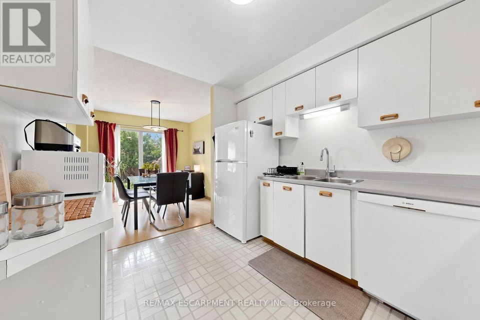 1380 Hazel Mccleary Drive Oakville (CV Clearview), Ontario, photo 11 of 40