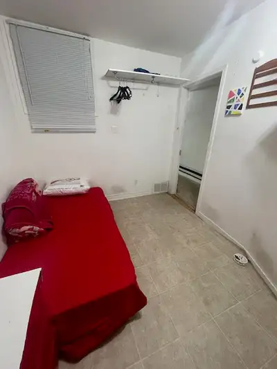 Discount available for strong applicants who meet all screening requirements. Furnished Rooms East Y...