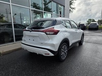 8.0-inch NissanConnect colour touchscreen display with Apple CarPlay and Android Auto integration, 7... (image 2)