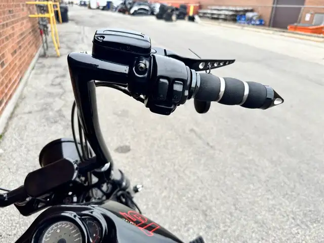 2011 Harley-Davidson V-Rod **CUSTOM BODY KIT** **VANCE & HINES P in Street, Cruisers & Choppers in Markham / York Region - Image 17