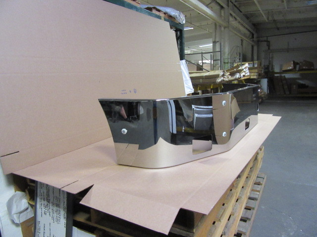 FREIGHTLINER CORONADO 2002 & UP STEEL CHROME BUMPER in Heavy Equipment Parts & Accessories in Markham / York Region - Image 3