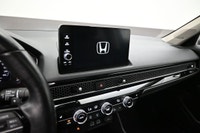 Sporty And Well Equipped Civic Touring Comes with Apple Car play/Android Auto Leather Interior, Navi... (image 8)