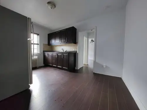 Bright & Convenient 1 Bedroom Near Mimico GO This is a clean, move-in ready 1-bedroom unit in a well...