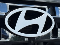 Odometer is 1726 kilometers below market average! Green 4D Crew Cab 2.5L I4 Shiftronic AWD, Sunroof,... (image 7)