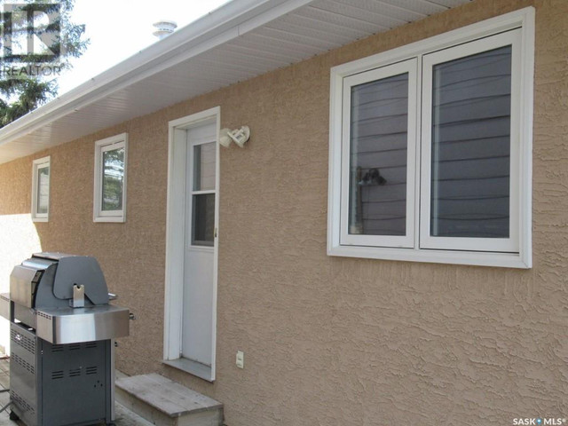 205 5th AVENUE E Kindersley, Saskatchewan in Houses for Sale in Saskatoon - Image 2