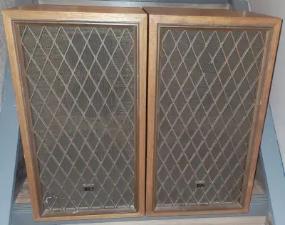 Tandy Japan Nova 7B loud speakers. They sound great. Walnut box tops could be refinished. Side are n...