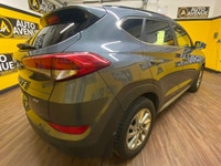 REFINED, POWERFUL, AND ALL-WEATHER READY THIS 2017 HYUNDAI TUCSON AWD 2.0L LUXURY DELIVERS SOPHISTIC... (image 4)