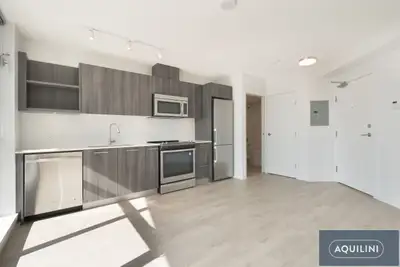 Studio | Suite 2404 1st Month of Rent is FREE on a 12 Month Lease Suite Features • Floor-to-ceiling...