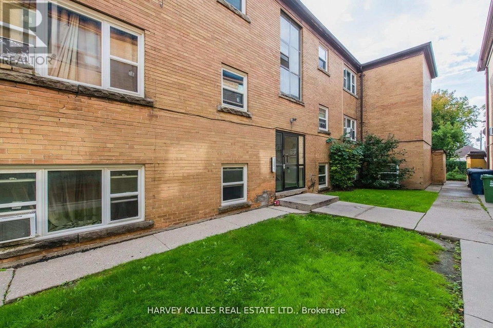 8 - 2905 ST CLAIR AVENUE E Toronto (O'Connor-Parkview), Ontario 2
