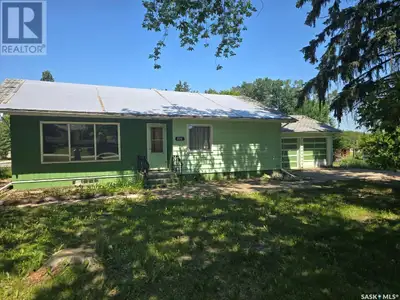Great property for sale at Middle lake right next to Lucien Lake. Beautiful mature lot. Large double...
