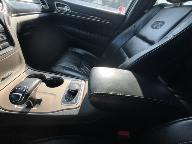 2014 Jeep Grand Cherokee OVERLAND - Navigation in Cars & Trucks in Lethbridge - Image 23