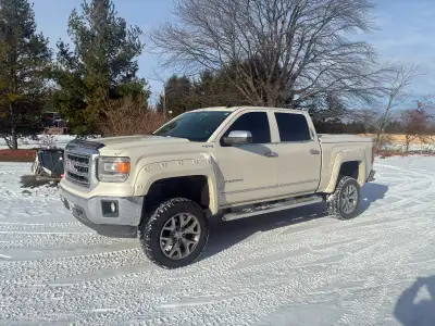 Available At Online Auction Only Lot# 50 KM: 274516 Engine: E85 Gasoline Color: White 2014 GMC Sierr...