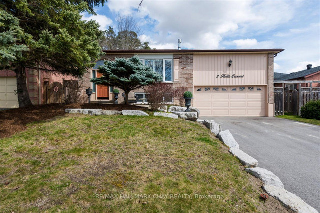 4 Bedroom 2 Bths located at Beckett Ave And Yonge St in Houses for Sale in Markham / York Region