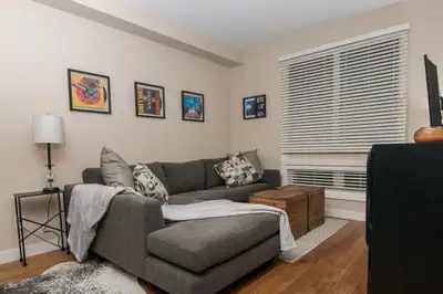 UNISON FURNISHED EXECUTIVE LOWER MOUNT ROYAL CONDO AT UNO