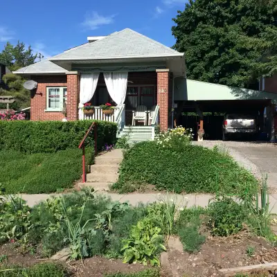 Available 1 May 2026 for long term lease or short term monthly or weekly stays, Furnished or UNFurni...