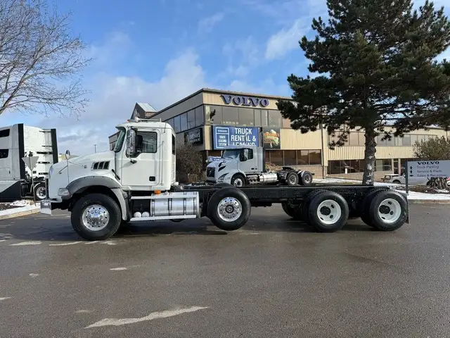 2009 Mack GU813 Granite Cab and Chassis with SPIF Axle, Allison  in Heavy Trucks in Oakville / Halton Region - Image 4