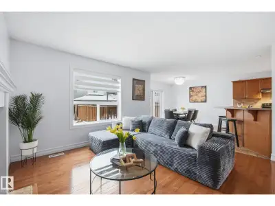 Welcome to Silver Berry! This 2-storey home offers 4 bedrooms, 3.5 bathrooms with 2,311 sq ft of dev...