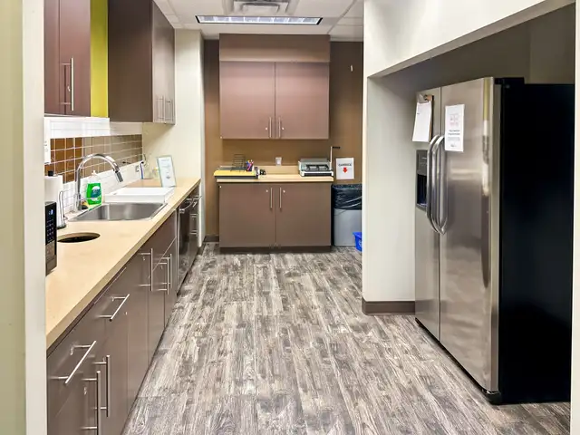 Office space for rent for 4 persons in Royal Bank Building in Commercial & Office Space for Rent in Regina - Image 8