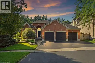 MODERN LUXURY BUNGALOW IN SOUGHT-AFTER DOON! Welcome to this exceptional fully renovated 3+2 bedroom...