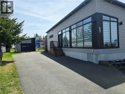 Modern 2018 mobile home located in the heart of Shippagan, close to the university, schools, grocery...